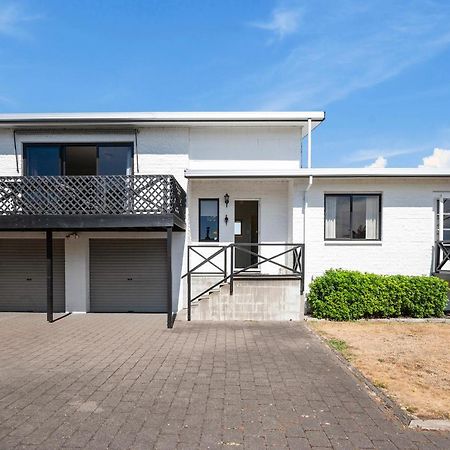 Lake Vista At Two Mile Bay- Taupo Central Home Buitenkant foto