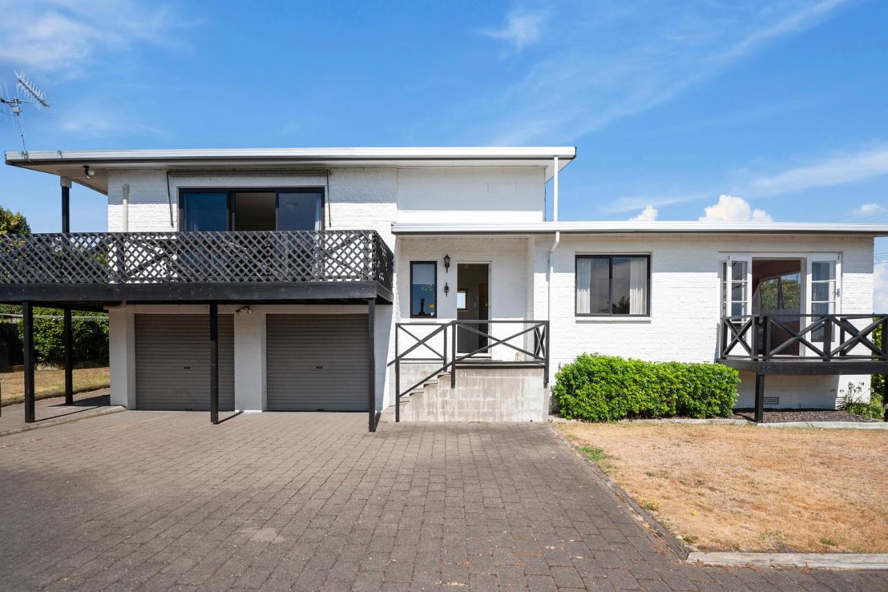 Lake Vista At Two Mile Bay- Taupo Central Home Buitenkant foto