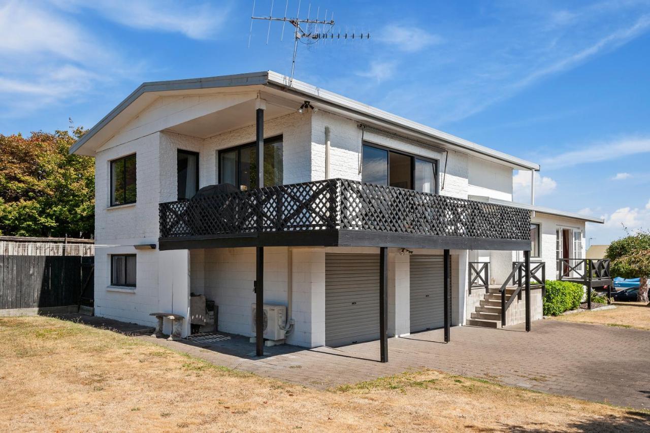 Lake Vista At Two Mile Bay- Taupo Central Home Buitenkant foto