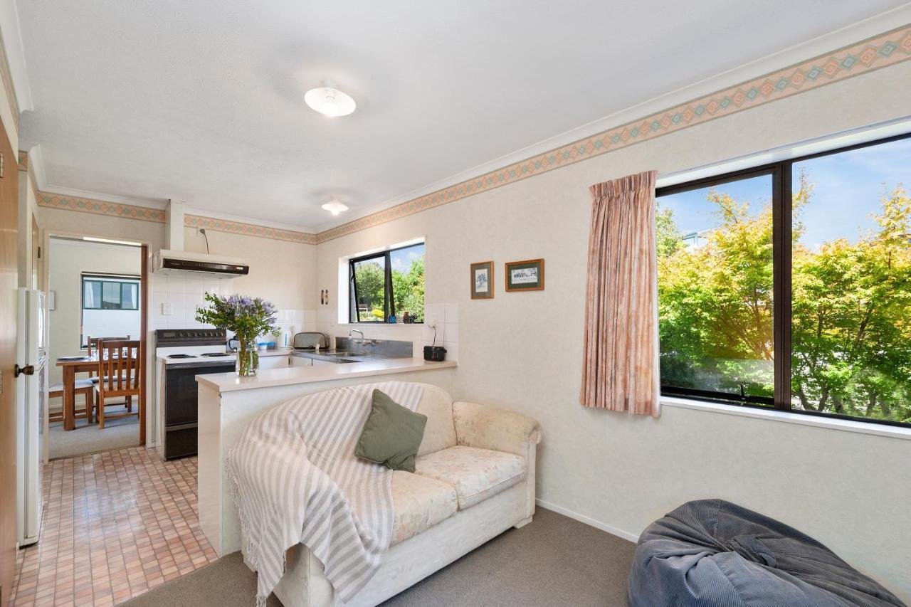 Lake Vista At Two Mile Bay- Taupo Central Home Buitenkant foto